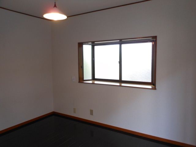 Living and room. It is a bay window with a 7 tatami rooms