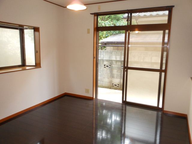 Living and room. It is a bay window with a 7 tatami rooms