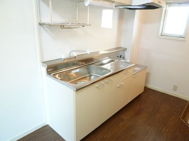 Kitchen. Sink was also new. It is shiny ☆ 