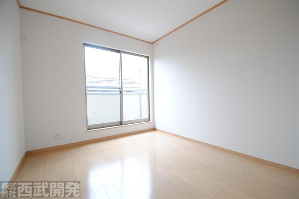 Living. Western-style 5 Pledge With storage