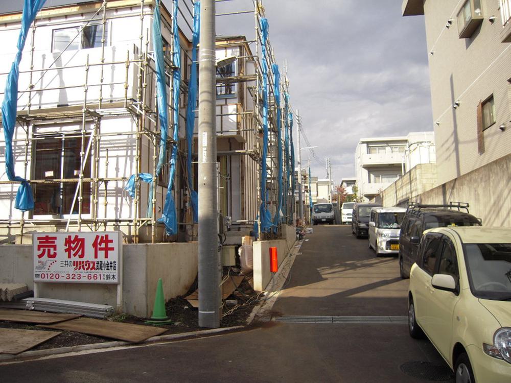 Local photos, including front road. Local (11 May 2013) Shooting