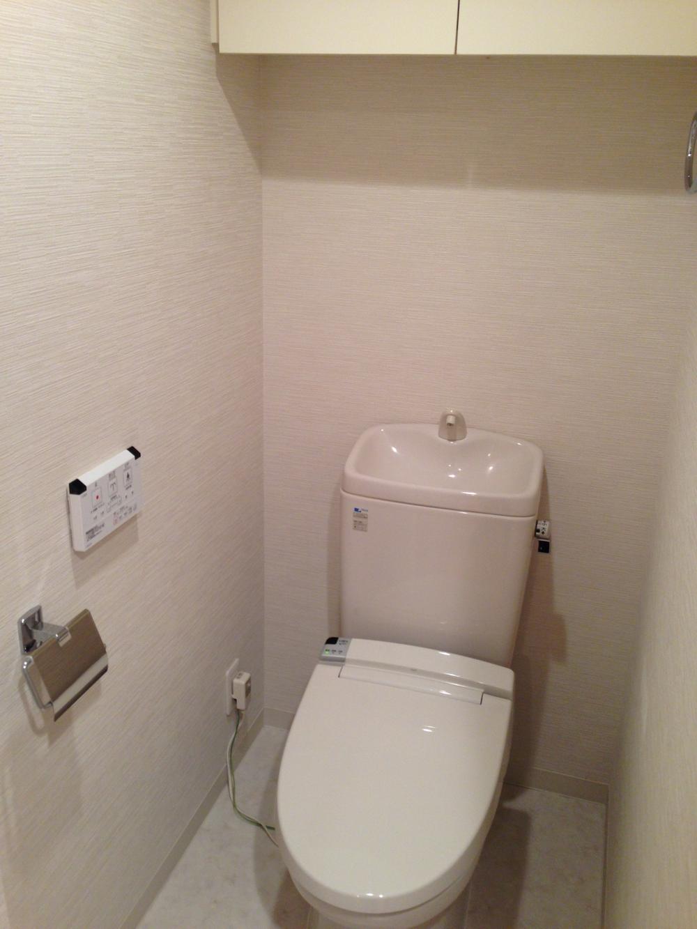 Toilet. Indoor (15 May 2013) Shooting