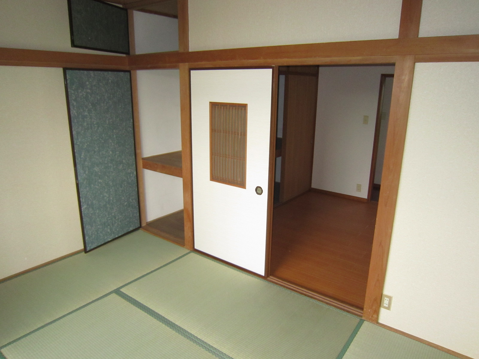 Living and room. Japanese-style room of the storage type closet hammer