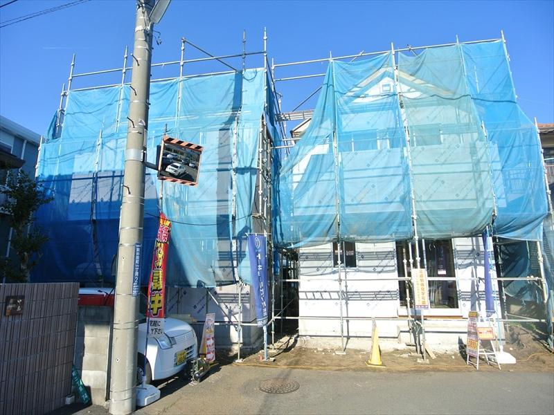 Local photos, including front road. Local (12 May 2013) Shooting