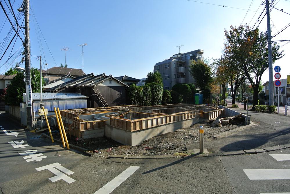 Local photos, including front road. Local (11 May 2013) Shooting