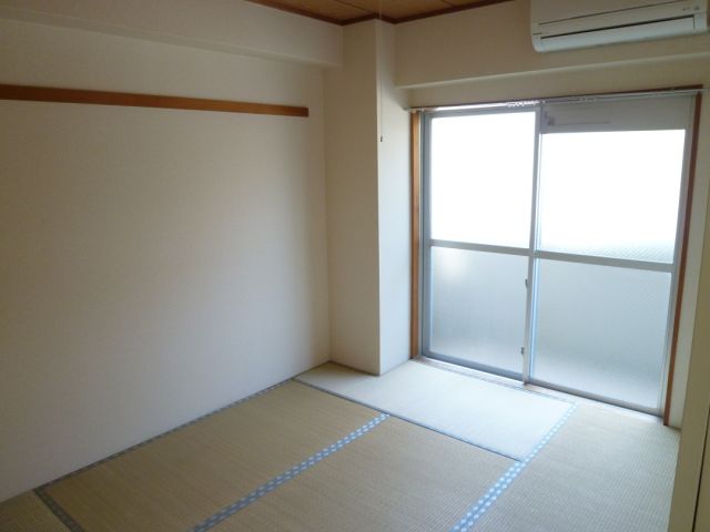 Living and room. This room of Japanese-style atmosphere had settled