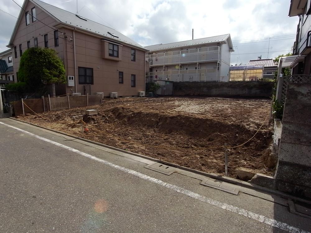 Local photos, including front road. ○ positive per is also good! 