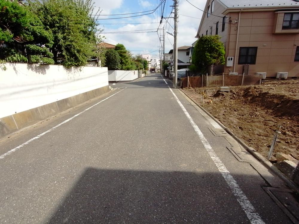 Other. ○ front road has about 5.7m there is feeling of freedom! 