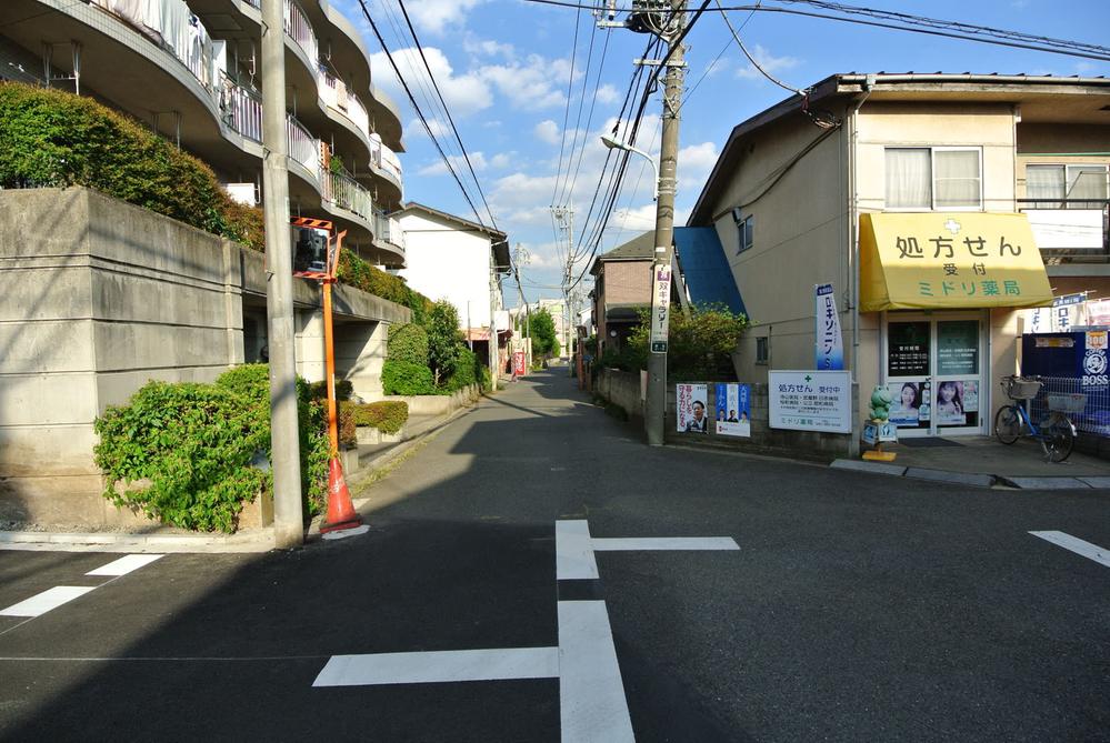 Local photos, including front road. Local (10 May 2013) Shooting