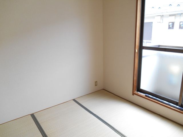 Living and room. 4.5 Pledge of Japanese-style room, South is facing