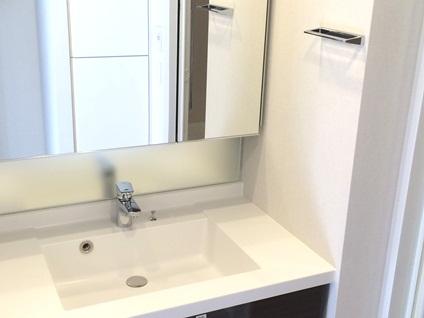 Wash basin, toilet. Indoor (12 May 2013) Shooting