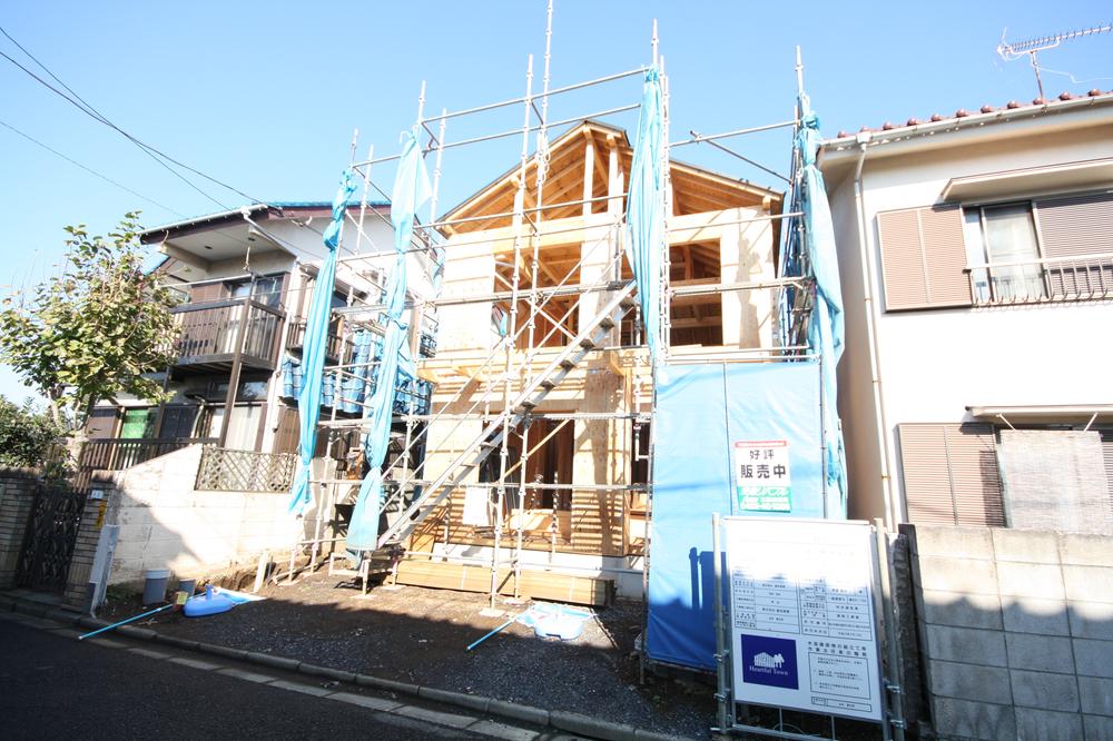 Local photos, including front road. Local (11 May 2013) Shooting