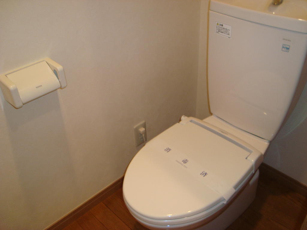 Toilet.  ☆ With warm toilet ☆