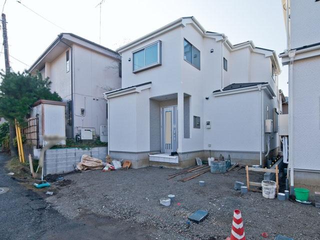 Local appearance photo. Local (11 May 2013) Shooting