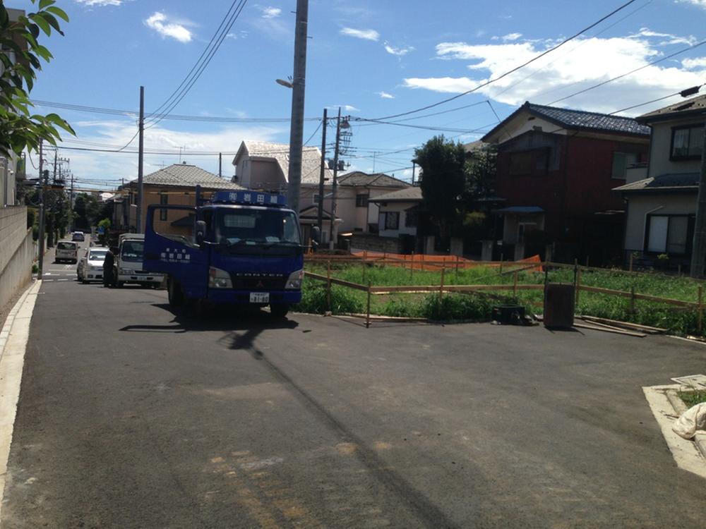 Local photos, including front road. September shooting