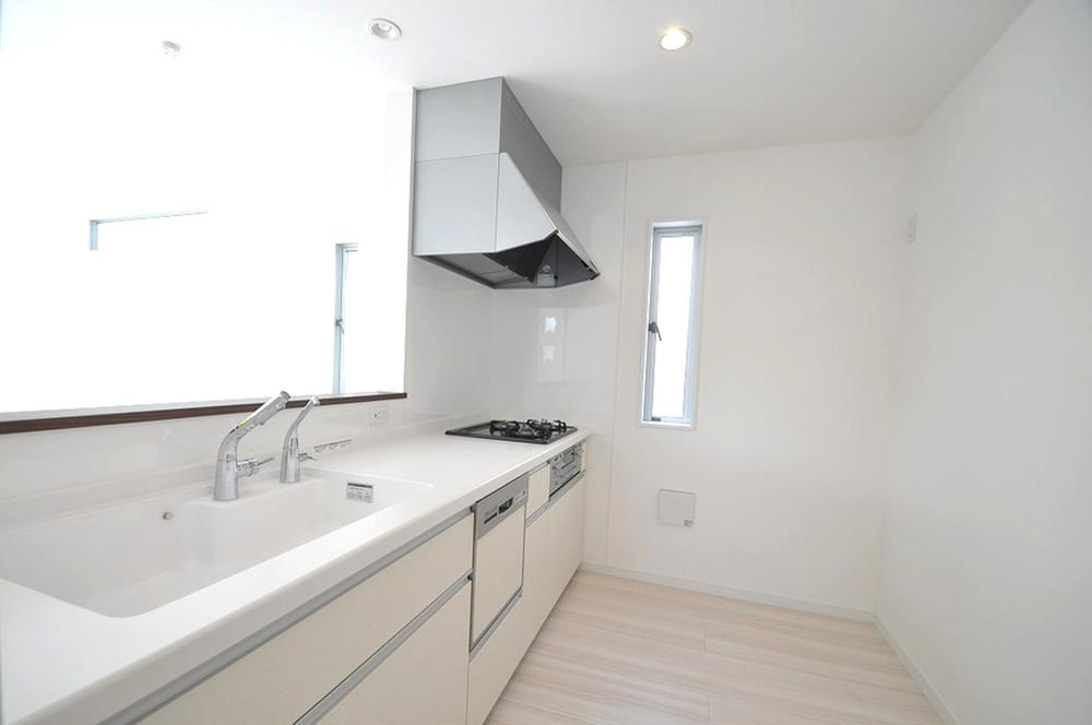 Kitchen. The kitchen is use of the counter-type. (October 2013) Shooting