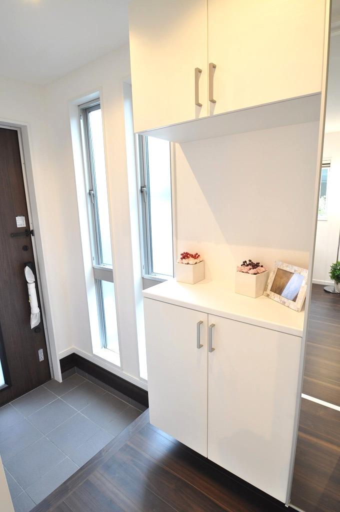 Entrance. Entrance is bright impression that light is plugged. (October 2013) Shooting