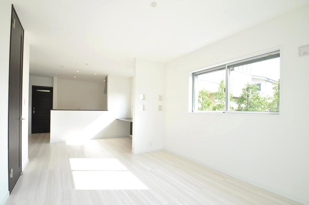 It is also provided storage space in the living room floor, You can also clean storage commodities. (October 2013) Shooting