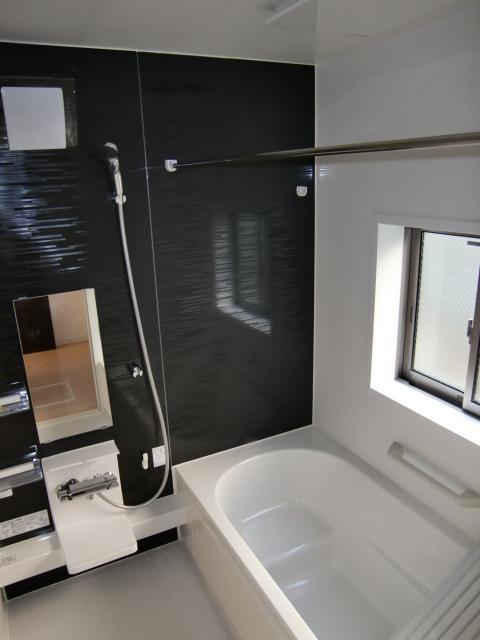 Same specifications photo (bathroom). Ahead is the bathroom of the completed property. This property is equipped with bathroom dryer. 