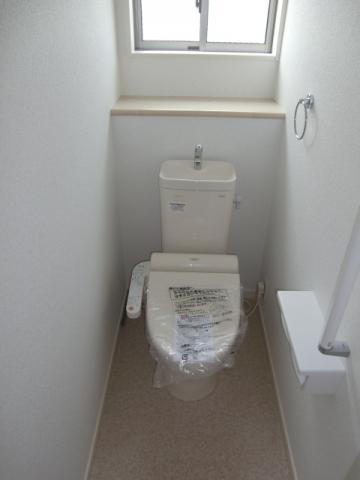 Toilet. It is previously finished properties of toilet. This property is also equipped with bidet.