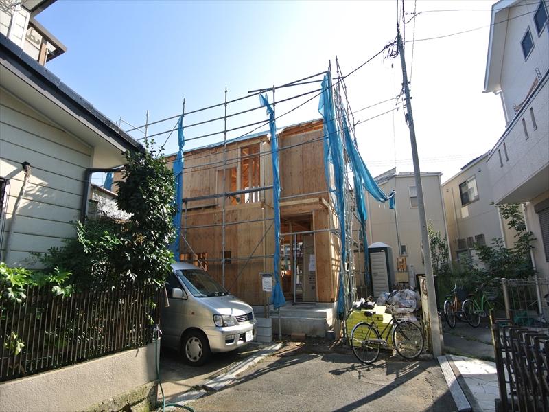 Local photos, including front road. Local (10 May 2013) Shooting