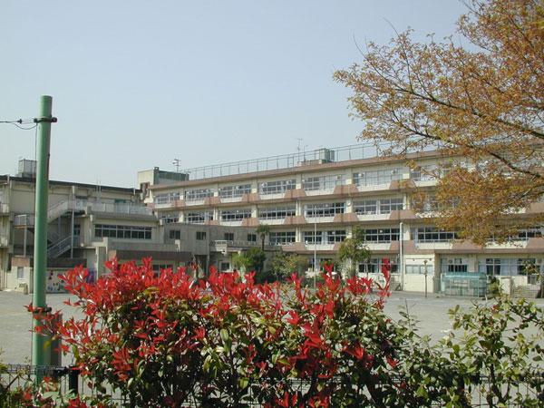 Primary school. Koganei Tatsumidori to elementary school 613m
