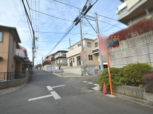 Local photos, including front road. Koganei Midoricho 2-chome, contact road situation 2013 / 12 / 17 shooting