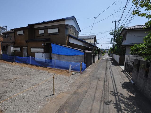 Local photos, including front road. Koganei Higashi 2-chome contact road situation