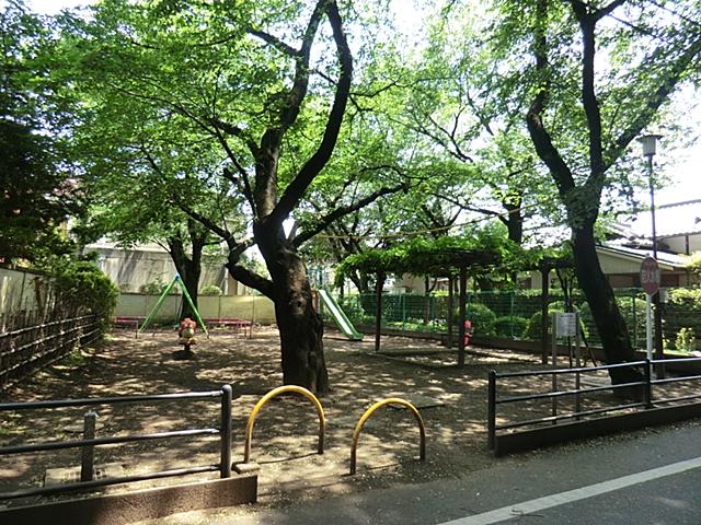 park. 430m until Nakamachi weeping cherry park