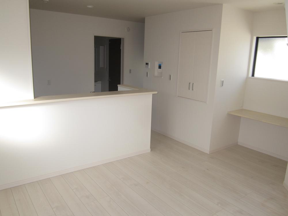 Same specifications photos (living). ● same specifications: Living