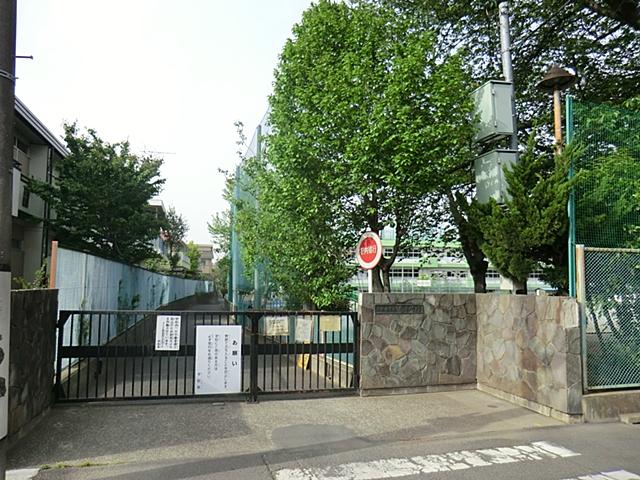 Primary school. Koganei Minami to elementary school 450m