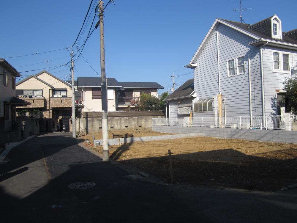 Local photos, including front road. ● Local Photo: 2013 November shooting