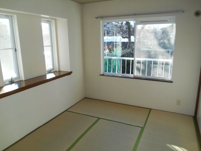 Living and room. Facing south ・ It is a bright room with two-sided lighting