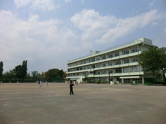 Junior high school. Koganei Minami until junior high school 726m