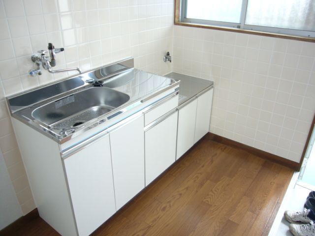 Kitchen. Also put a cutting board with a gas stove can be installed kitchen