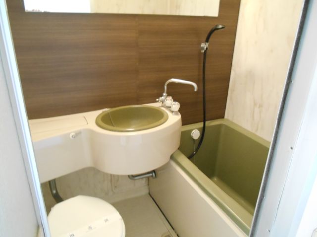 Bath. Stylish unit bus with wide mirror on the panel of brown