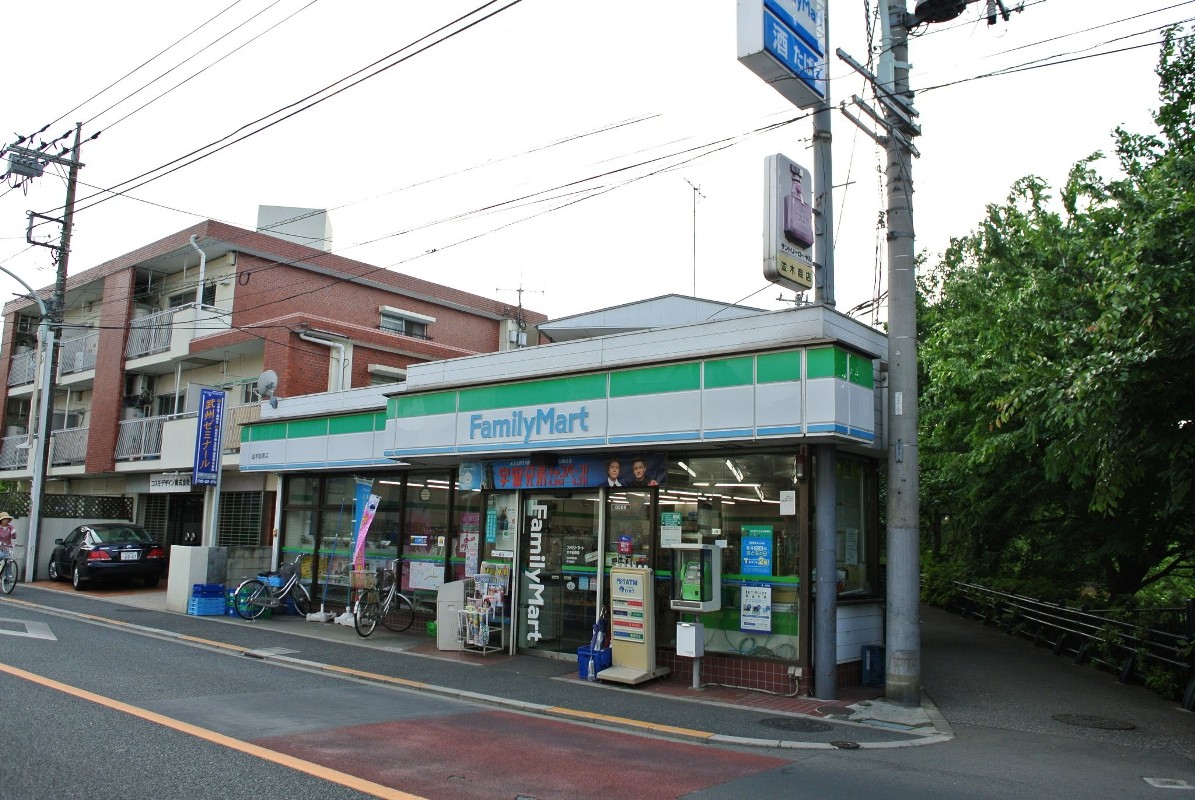 Convenience store. 208m to FamilyMart Namiki Maehara store (convenience store)