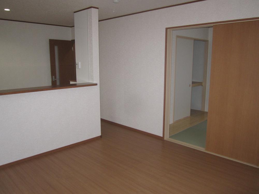 Same specifications photos (living). ● same specifications: Living