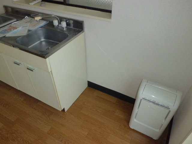 Other Equipment. ☆ Refrigerator storage is located properly ☆