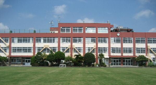 Primary school. Koganei Honcho 1131m up to elementary school
