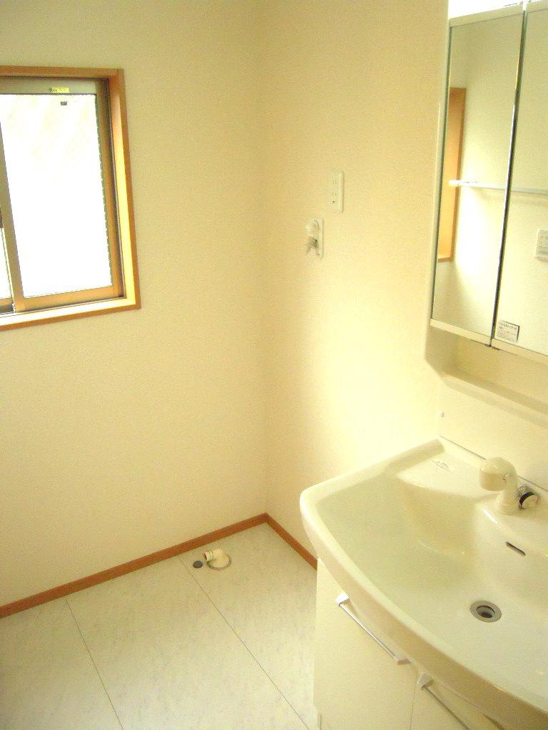 Wash basin, toilet. 1 Building Wash Indoor (September 2013) Shooting