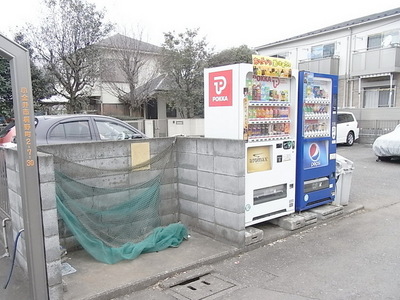 Other common areas. Garbage yard ・ vending machine