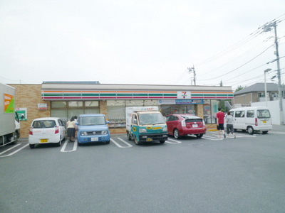 Convenience store. 240m to Seven-Eleven (convenience store)