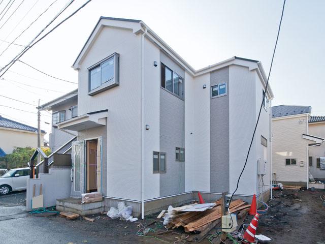 Local photos, including front road. Local (11 May 2013) Shooting