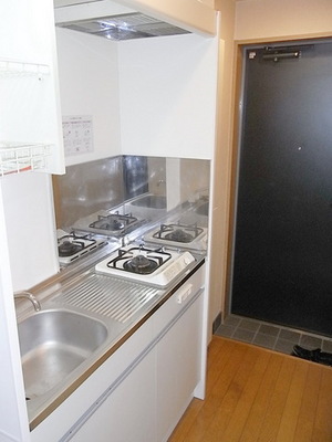 Kitchen. 1 lot gas stoves (city gas)