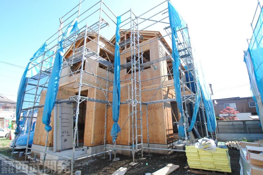 Local photos, including front road. Local (10 May 2013) Shooting H Building