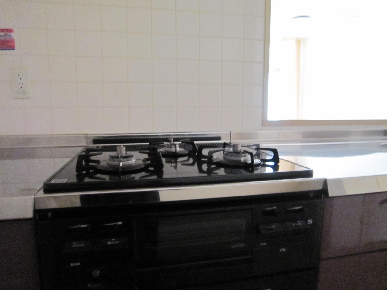Kitchen. Drop-in stove installation