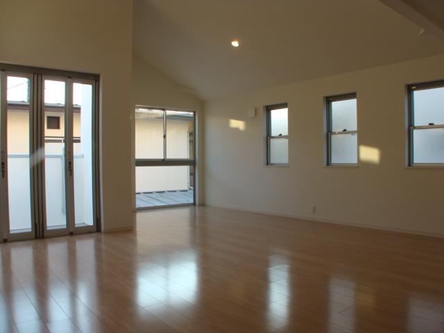 Same specifications photos (living)