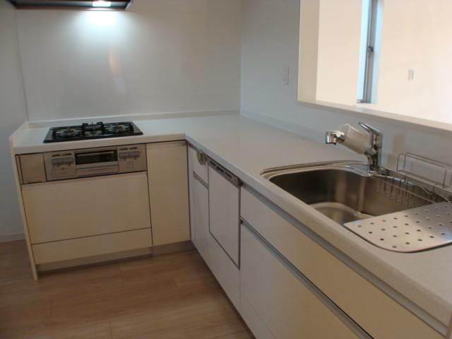 Same specifications photo (kitchen). Easy-to-use L-shaped kitchen! 