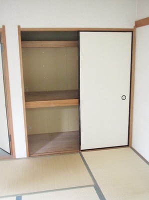 Receipt. Wide Japanese-style storage